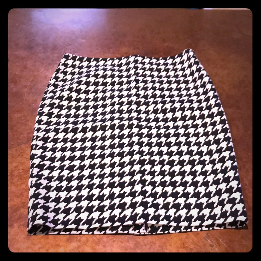 Brand new Houndstooth Pencil skirt